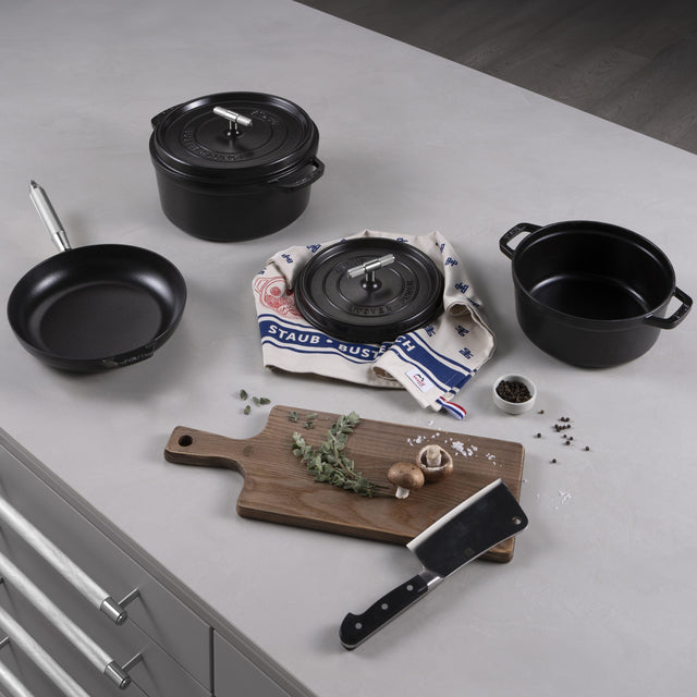 Öntöttvas serpenyő 28 cm Buster + Punch - Staub együttműködés