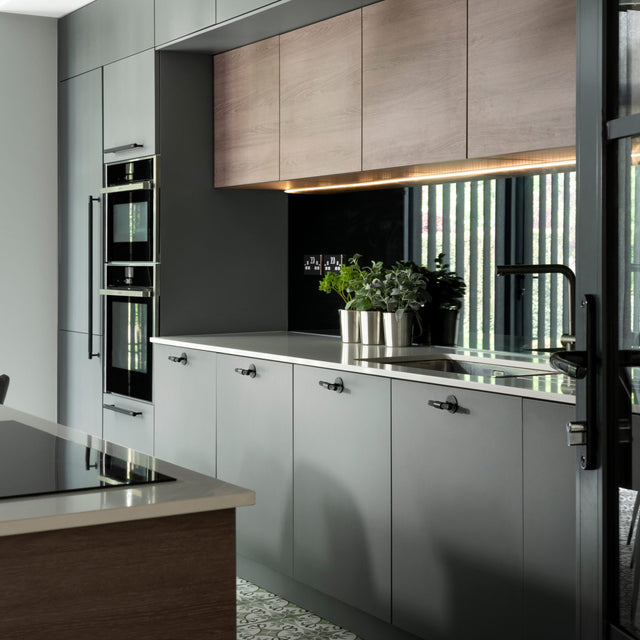 T-Bar fogantyú Busterrel + lyukasztólemezzel