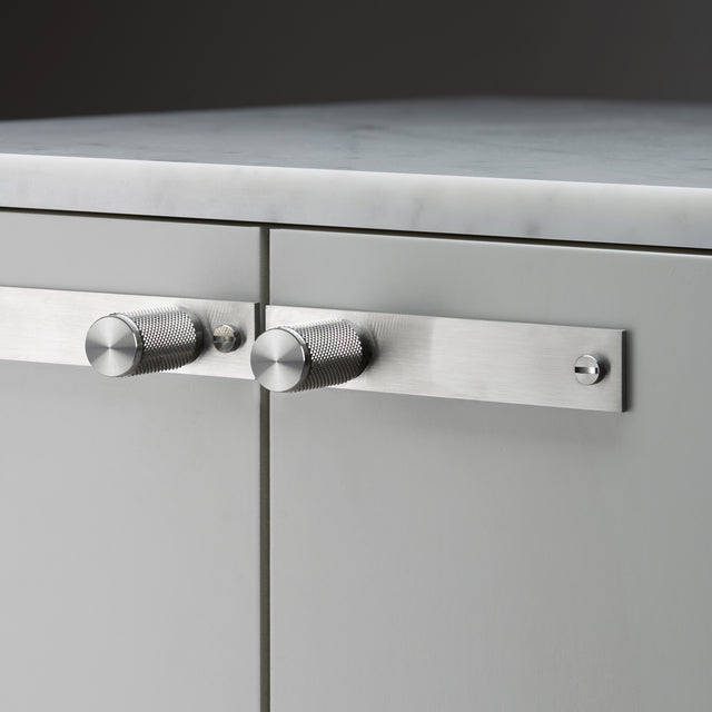 Mobili Butoni con piastra Cross Buster + Punch