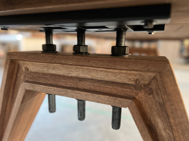 Szputnyik tölgyfa asztal