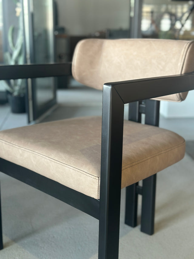 Chaise Ivan 56 L x 56 P x 76 H
