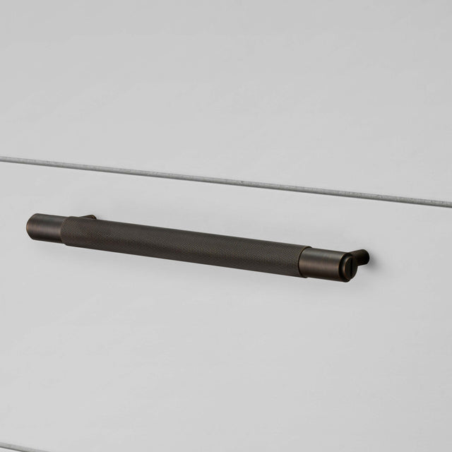Maniglia per mobili con zigrinatura trasversale - Buster + Punch