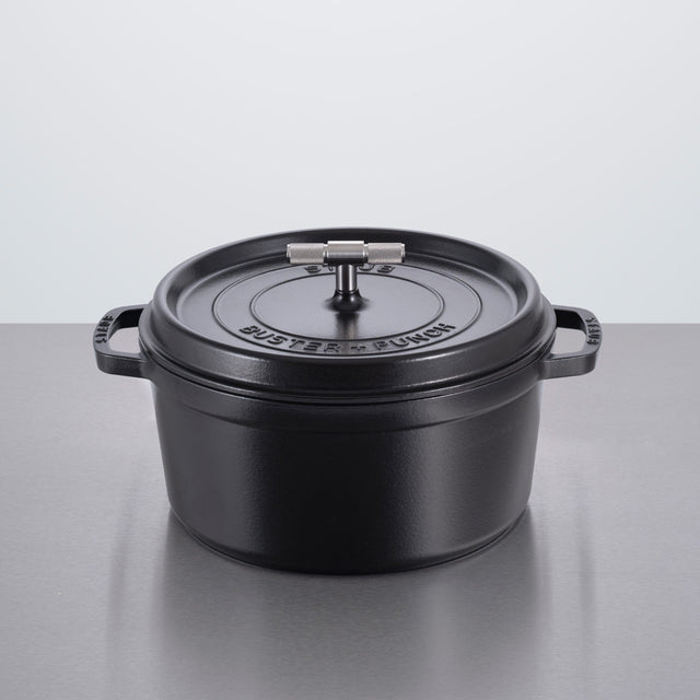 Cocotte din Fontă 28 cm – Buster + Punch, în colaborare cu Staub