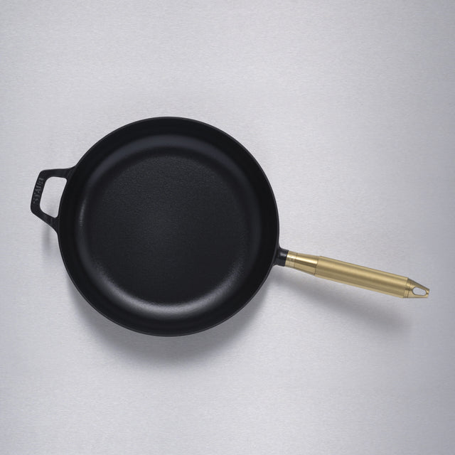Poêle en fonte 28 cm Buster + Punch - Staub Collaboration