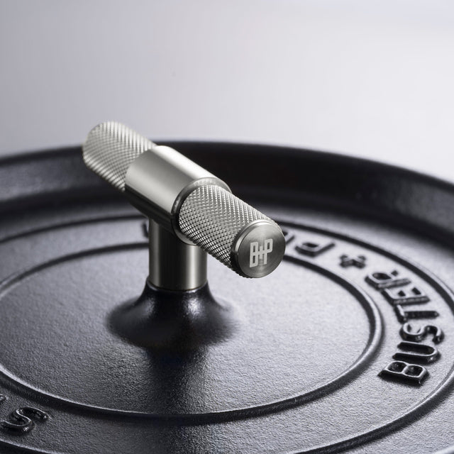 Cocotte din Fontă 28 cm – Buster + Punch, în colaborare cu Staub