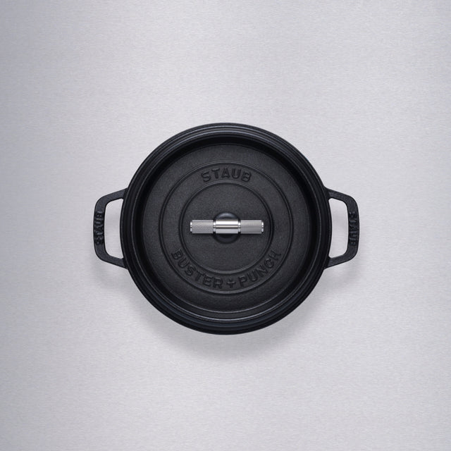 Cocotte din Fontă 28 cm – Buster + Punch, în colaborare cu Staub