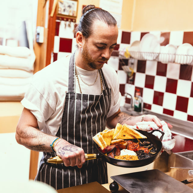 Tigaie din fontă 28 cm Buster + Punch – Staub Collaboration