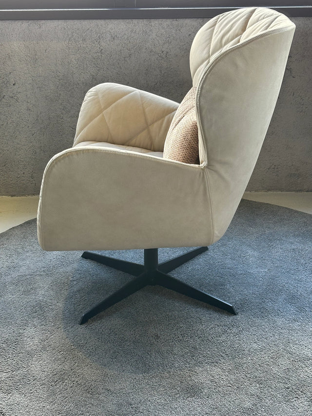 Poltrona Anne-Marie 82L x 75P x 91H